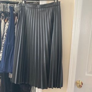 Bagatelle. NYC Pleated black Faux Leather Midi align Skirt Size medium